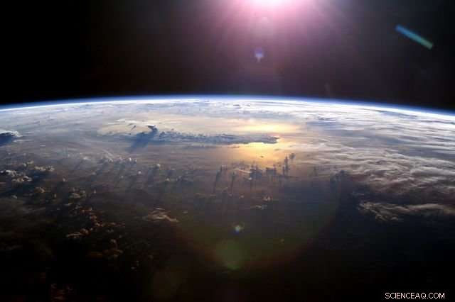 Rare Nitrogen Molecules Reveal Key Clues About Life‑Supporting Planetary Atmospheres