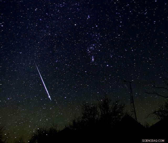 Geminid Meteor Shower Peaks December 13–14: Expect Spectacular Showers