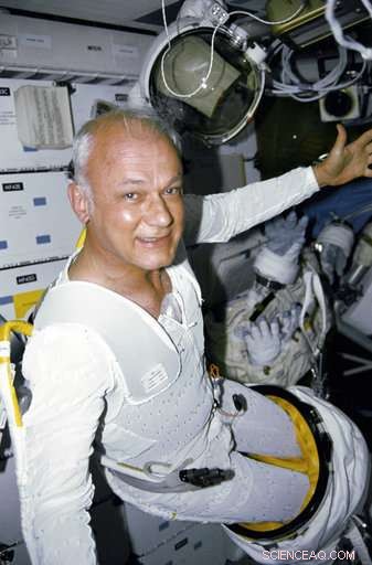NASA Pioneer Bruce McCandless II, First Untethered Spacewalker, Dies at 80