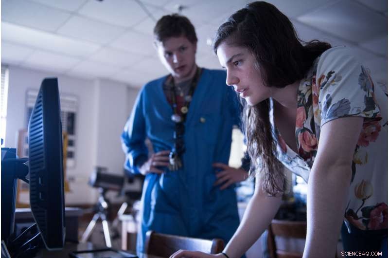 Iowa Physics Dept. Builds AR Sandbox to Demonstrate Gravity