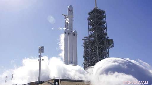 SpaceX Triggers Falcon Heavy Engines in Launch Pad Test