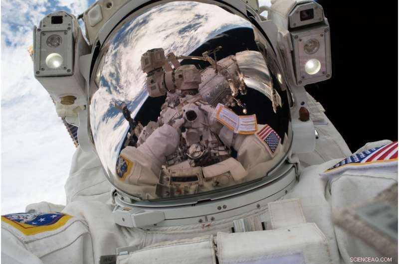 NASA Spacewalk: Mark Vande Hei s First Space Selfie of 2018