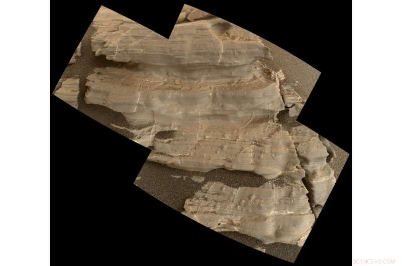 Mars Rover Reveals Fine Crystal Structures in Jura Bedrock