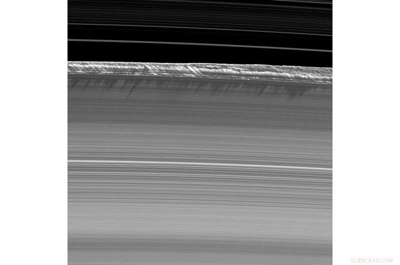 Capturing Saturn’s B Ring Peaks: A Stunning Astronomical Image