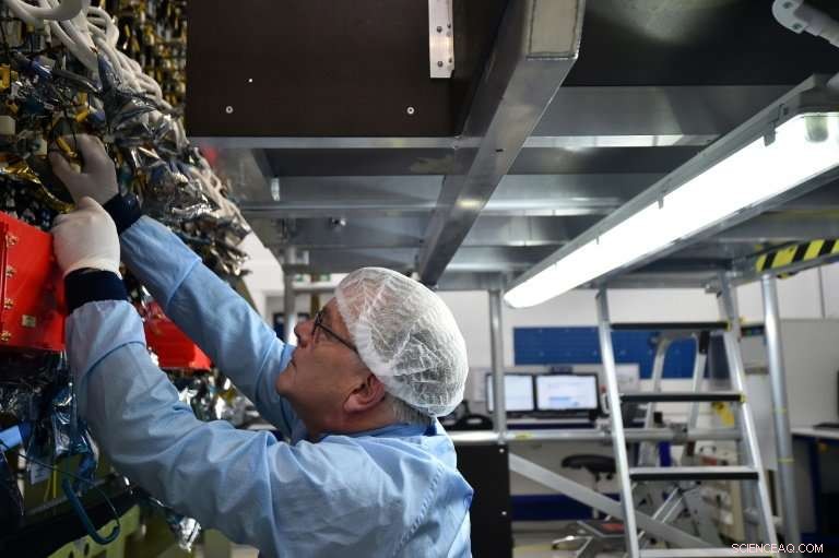 British Astronaut Tim Peake Praises Airbus  Innovative Eutelsat Quantum Satellite