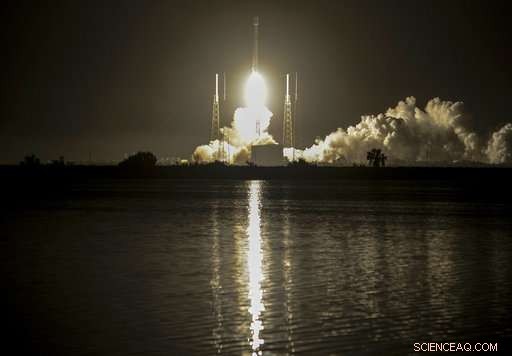 SpaceX Celebrates 50th Falcon 9 Launch, Sending Hispasat 30W-6 Satellite into Orbit