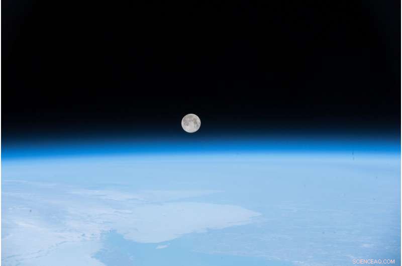 Full Moon Over Newfoundland: Stunning ISS Snapshot