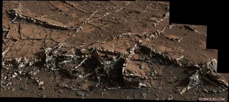 Curiosity Rover Finds Ancient Organic Material on Mars, Hinting at Past Life