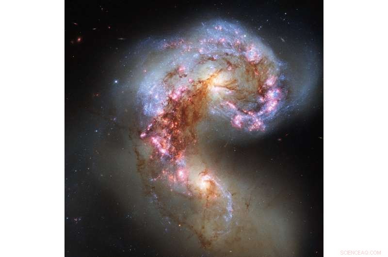 Scientists Detect Organic Molecules in the Antennae Galaxies