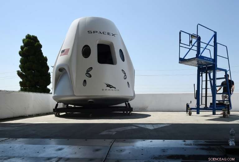 SpaceX Confirms On-Track Schedule for First Manned Mission to the Space Station