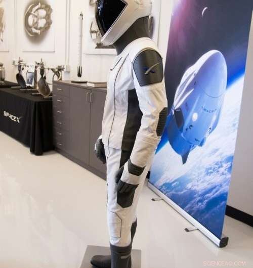 SpaceX Confirms On-Track Schedule for First Manned Mission to the Space Station