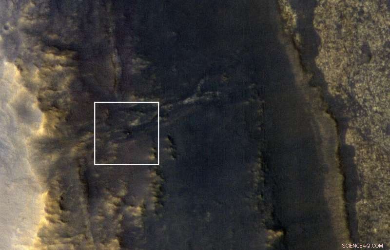 Opportunity Rover Shines Through Dust Storm in New HiRISE Image