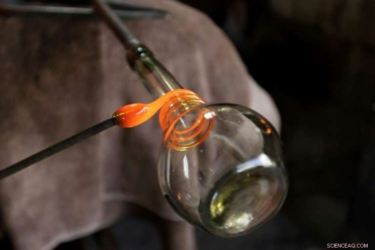 Scientists Discover Stellar Glass: Glass Formed from Exploding Stars