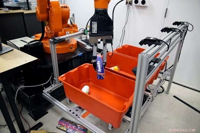 Innovative Robotic Arm Transforms Warehouse Sorting, Picking, and Clearing Operations