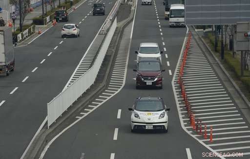 Nissan Launches Real-World Tests of Semi-Autonomous Easy Ride Vehicles