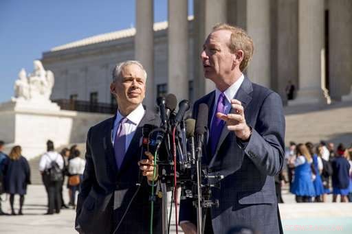 Supreme Court Likely to Rule Against Microsoft in Email Warrant Dispute