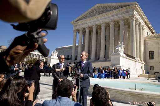 Supreme Court Likely to Rule Against Microsoft in Email Warrant Dispute