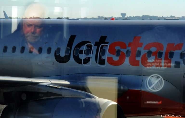 Clipboard Dislodged and Pulled into Jet Engine: Australian Safety Regulators Investigate
