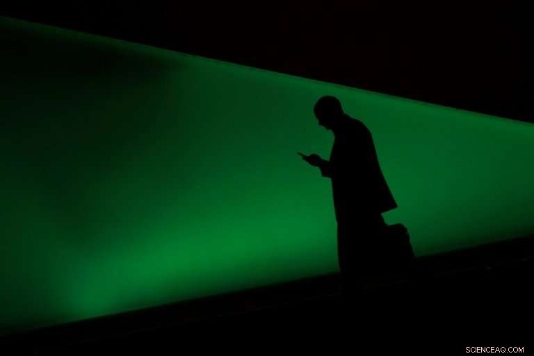 5G Wireless Race Accelerates: First Deployments Loom