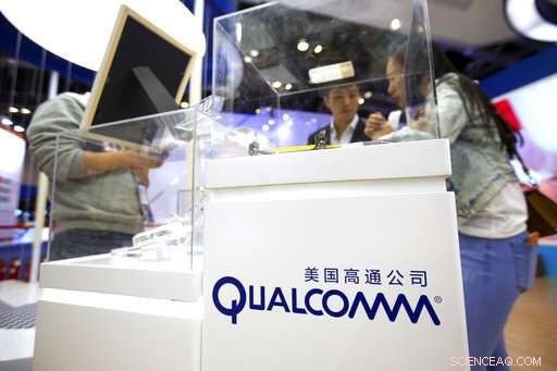 Trump Blocks Broadcom s Bid to Acquire Qualcomm