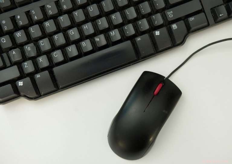 Ghanaian Teacher Uses Chalkboard Drawings to Teach Computer Science, Gaining International Recognition