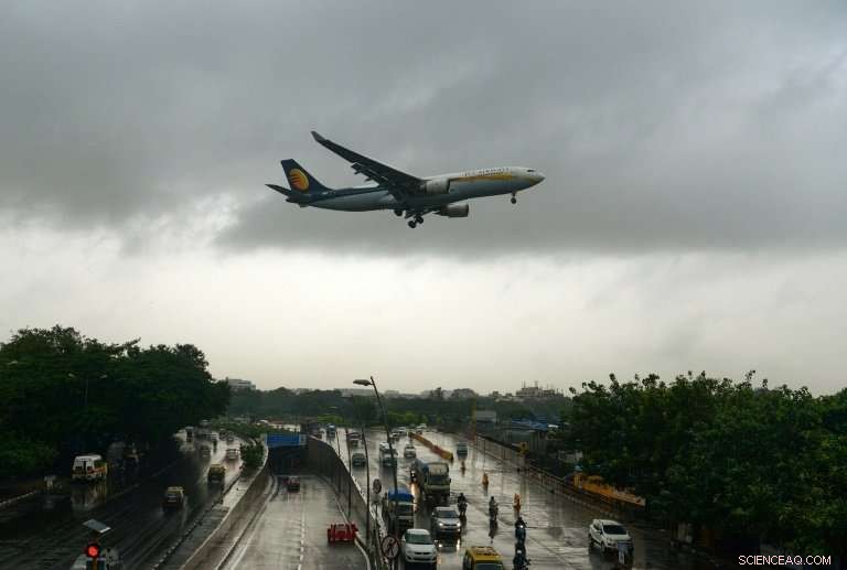 India s Airports Struggle to Keep Pace with Skyrocketing Passenger Numbers