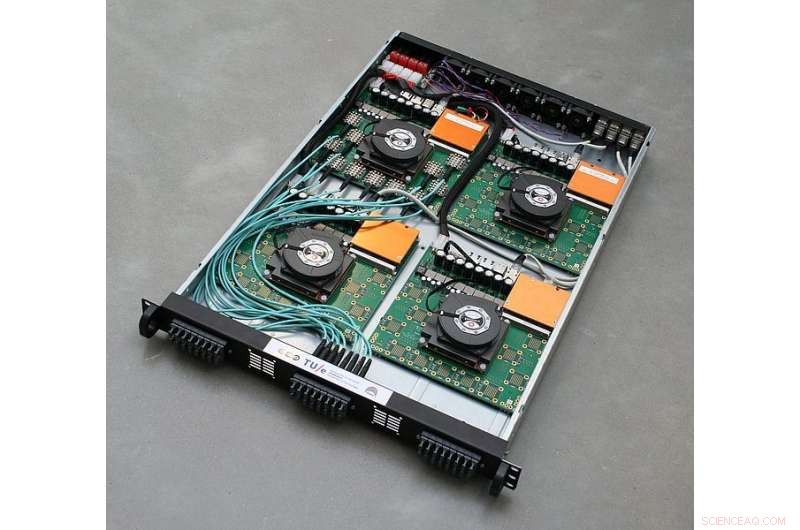 Accelerating Data Center Efficiency with Photonics Technology