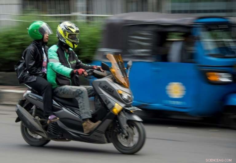 Ride-hailing Apps Challenge Indonesia’s Traditional Tuk-tuk Industry