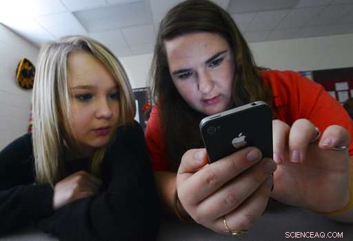 US Schools Embrace Cellphones: Growing Acceptance Among Students