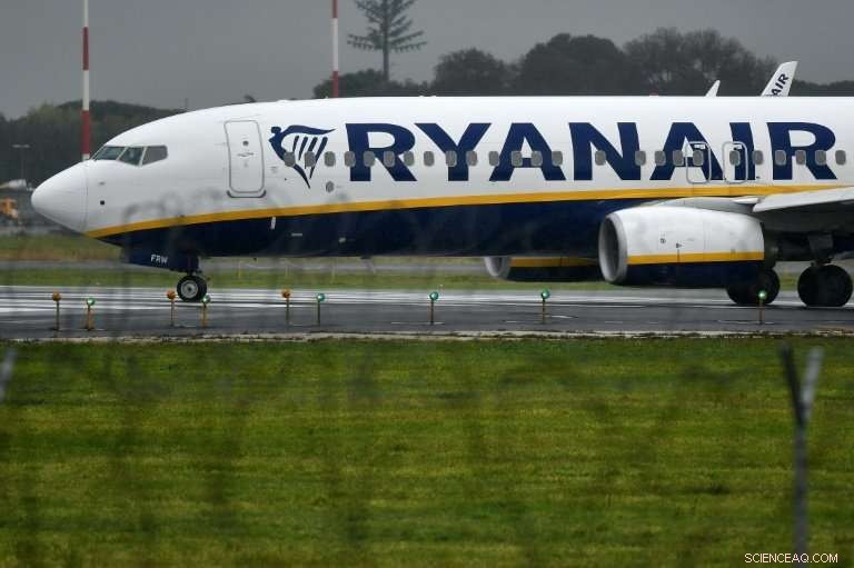 Paris Court Orders Lastminute.com to Cease Selling Ryanair Tickets Without Permission