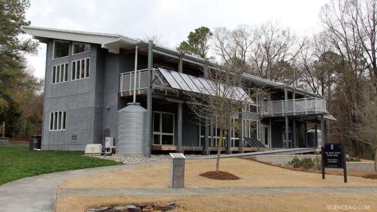 Duke University s Smart Home: Visualizing Energy Use with an Intuitive Dashboard