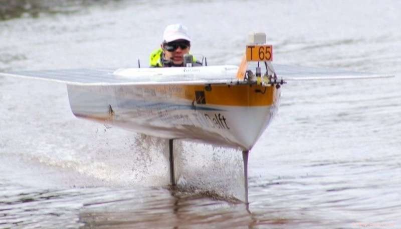 How Cycling Motion Stabilizes Hydrofoils Mid-Flight