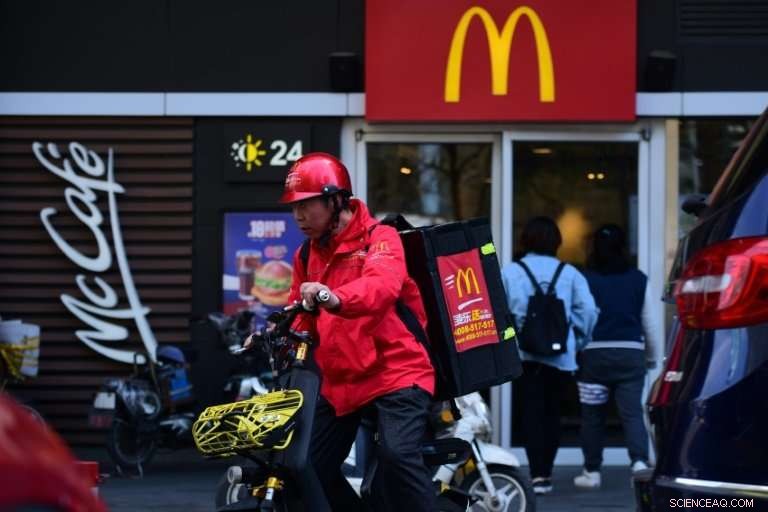 Chinese Call for Boycott of US Firms, Yet Big Mac Fans Remain Unswerved