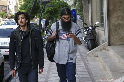 Iran Restricts Government Bodies from Using Foreign Messaging Apps