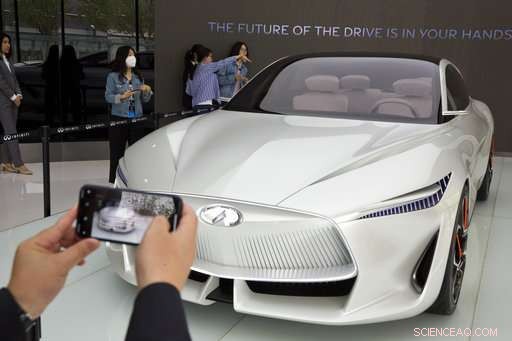 China Auto Show Highlights Industry’s Drive Toward Electric Vehicles