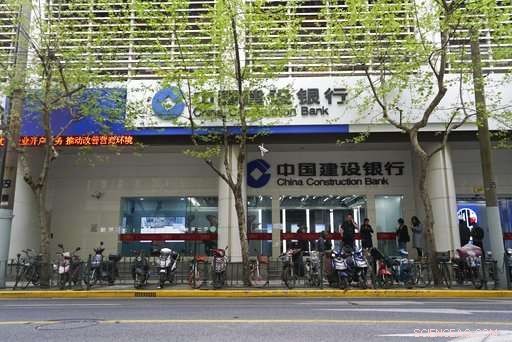 Shanghai Opens China’s First Unmanned Bank Featuring VR, Robots, and Facial Recognition