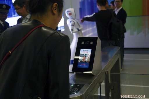 Shanghai Opens China’s First Unmanned Bank Featuring VR, Robots, and Facial Recognition