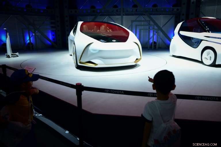 How Fish Schools Inspire Autonomous Car Coordination