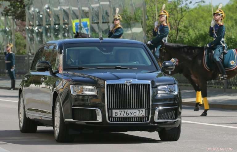 New Russian-Made Limousine Unveiled at Putin s Inauguration