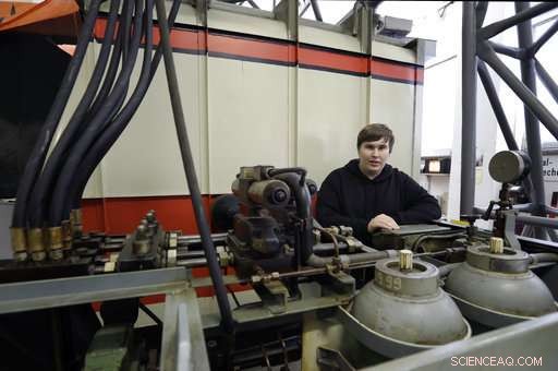 Berlin Volunteers Restore Historic Train Simulator
