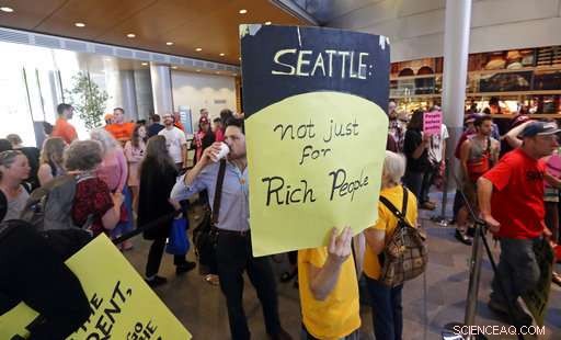 Seattle Approves Corporate Tax on Amazon, Starbucks to Fund Homelessness Services