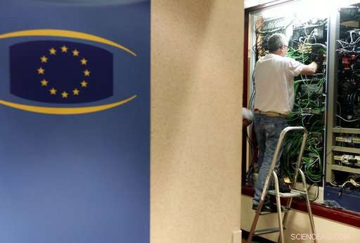 EU Law Targets Big Tech: New Regulations Bring Complaints Against Google and Facebook