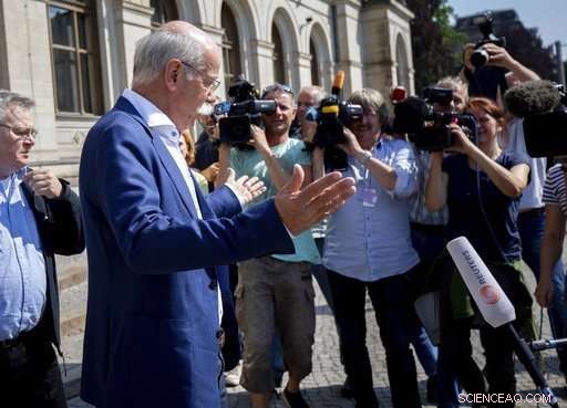 Germany Sets Deadline for Daimler to Fix Diesel Van Emission Controls