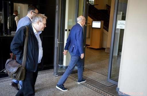 Germany Sets Deadline for Daimler to Fix Diesel Van Emission Controls