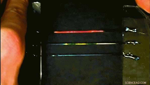 MIT Engineers Develop Color‑Changing Compression Bandage Using Photonic Fibers