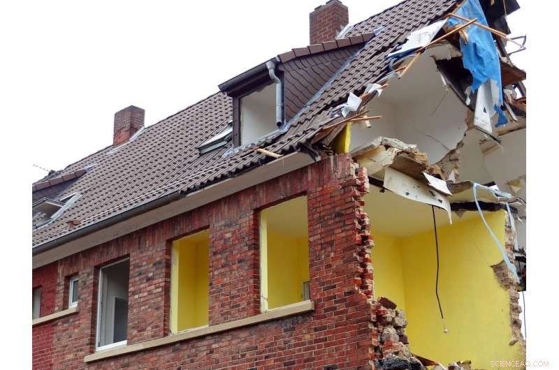 Turning Construction Waste into Gas Masks and Sports Gear: A Sustainable Solution