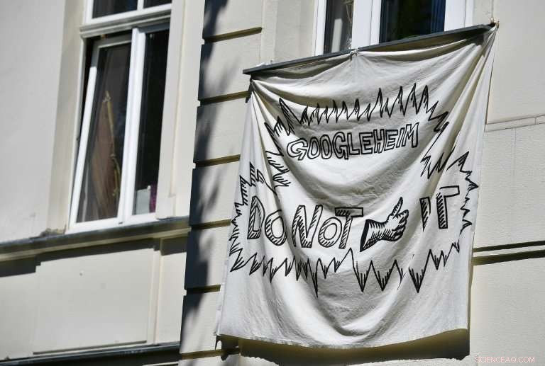 Kreuzberg Residents Mobilize Against Google in Berlin s Punk-Rock Hub