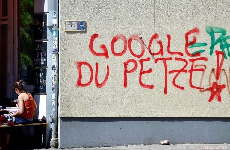 Kreuzberg Residents Mobilize Against Google in Berlin s Punk-Rock Hub