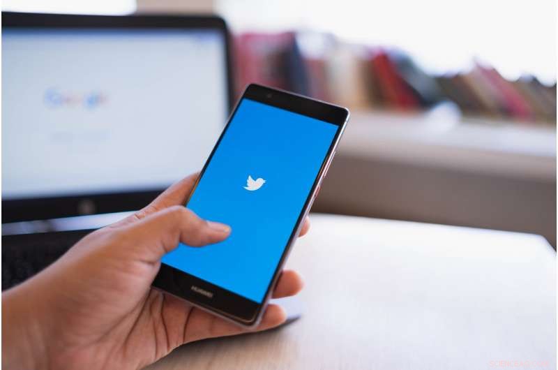 Digital Addiction: How Technology Keeps Us Hooked – Insights and Solutions