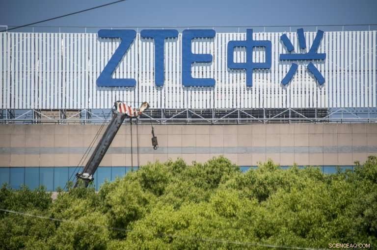 ZTE Shares Plunge 39% as Hong Kong Trading Resumes After US Settlement